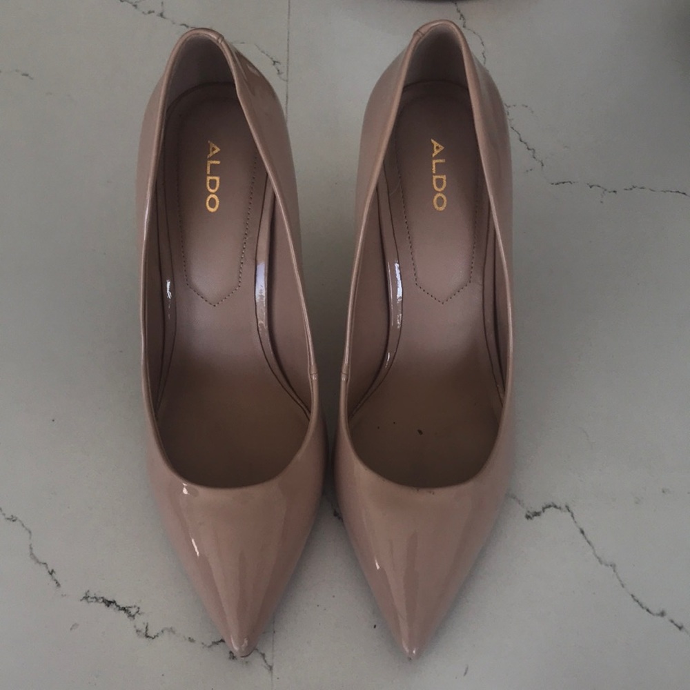 Aldo patent beige heel